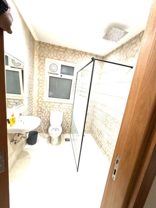 Luxury 2-bedroom- Sarai Compound Apartment *