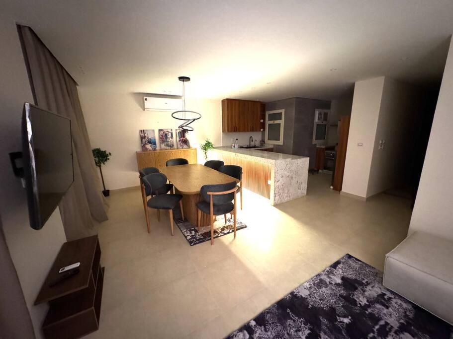 Apartment Luxury 2-bedroom- Sarai Compound